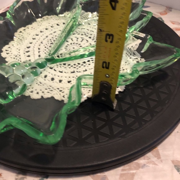 Tiara Exclusive Glass Green Grape Leaf Divided Dish - Picture 5 of 7